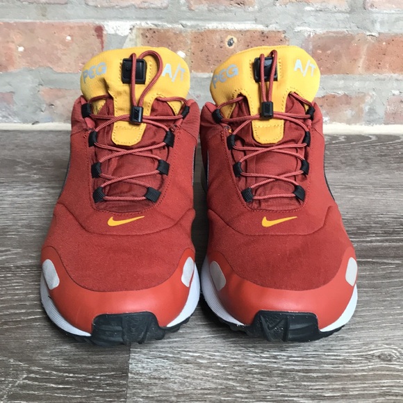 Nike - Picture 2 of 16